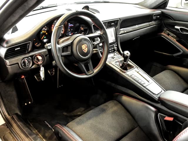 2018 Porsche 911 GT3 Touring in Chalk — photo 10