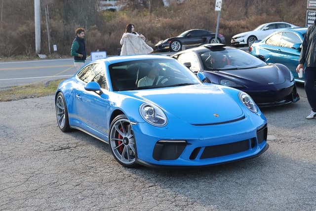 2018 Porsche 911 GT3 Touring in Exterior in Custom Color Non-Metallic — photo 2
