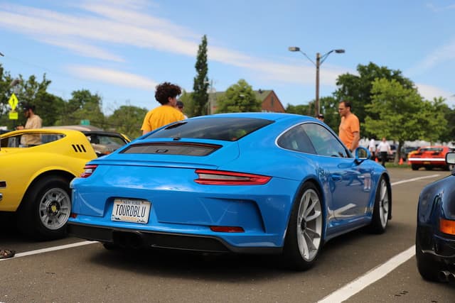 2018 Porsche 911 GT3 Touring in Exterior in Custom Color Non-Metallic — photo 3