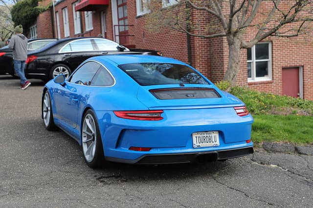 2018 Porsche 911 GT3 Touring in Exterior in Custom Color Non-Metallic — photo 4