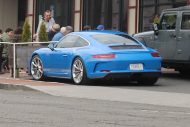2018 Porsche 911 GT3 Touring in Exterior in Custom Color Non-Metallic — photo 5