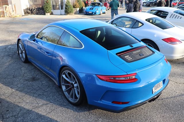 2018 Porsche 911 GT3 Touring in Exterior in Custom Color Non-Metallic — photo 6