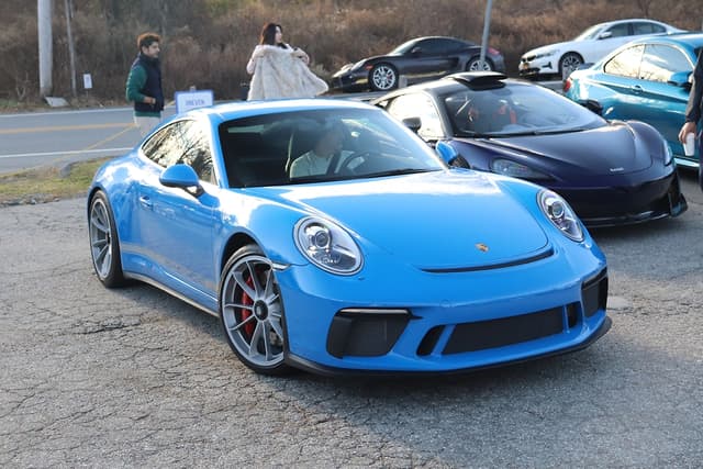 2018 Porsche 911 GT3 Touring in Exterior in Custom Color Non-Metallic — photo 9