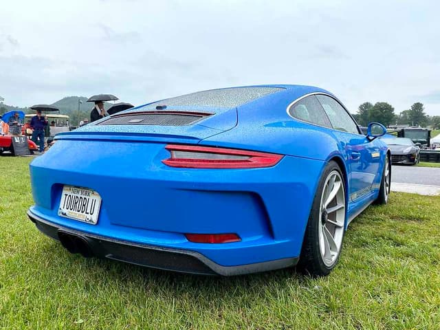 2018 Porsche 911 GT3 Touring in Exterior in Custom Color Non-Metallic — photo 11