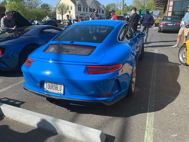 2018 Porsche 911 GT3 Touring in Exterior in Custom Color Non-Metallic — photo 14