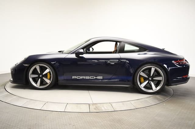 2018 Porsche 911 GT3 Touring in Exterior in Custom Color Non-Metallic — photo 5