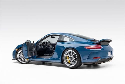 2018 Porsche 911 GT3 Touring in Exterior in Custom Color Non-Metallic — photo 2