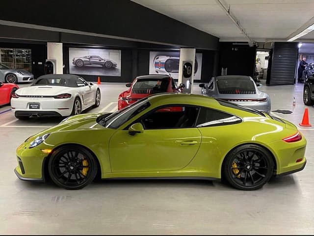 2018 Porsche 911 GT3 Touring in Exterior in Custom Color Non-Metallic — photo 9