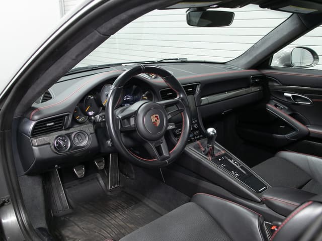 2018 Porsche 911 GT3 Touring in Unknown — photo 4