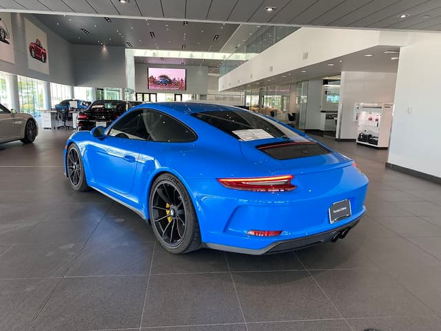 2018 Porsche 911 GT3 Touring in Exterior in Custom Color Non-Metallic — photo 2