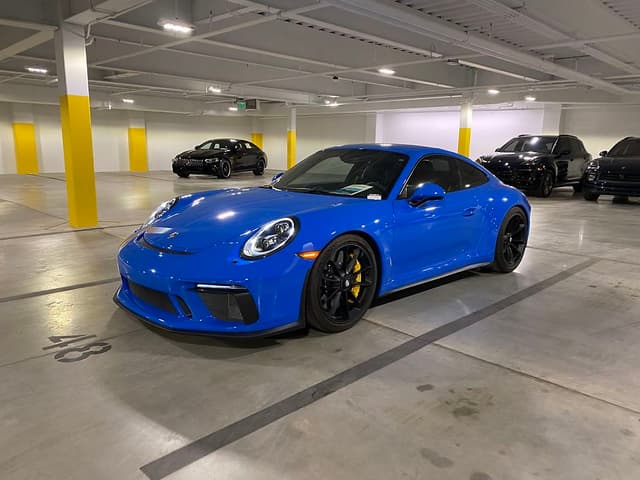 2018 Porsche 911 GT3 Touring in Exterior in Custom Color Non-Metallic — photo 3