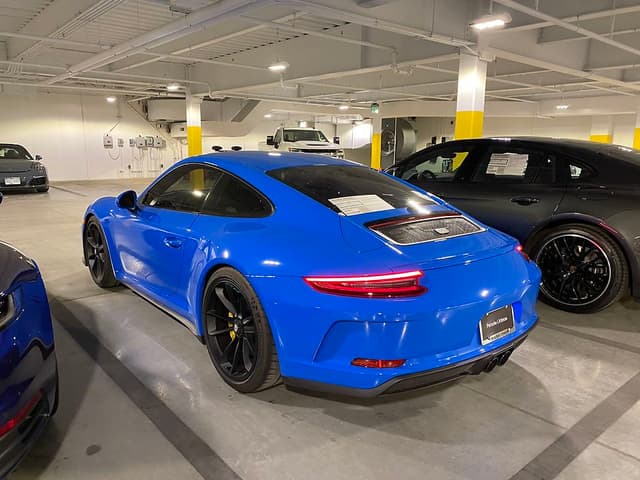 2018 Porsche 911 GT3 Touring in Exterior in Custom Color Non-Metallic — photo 5
