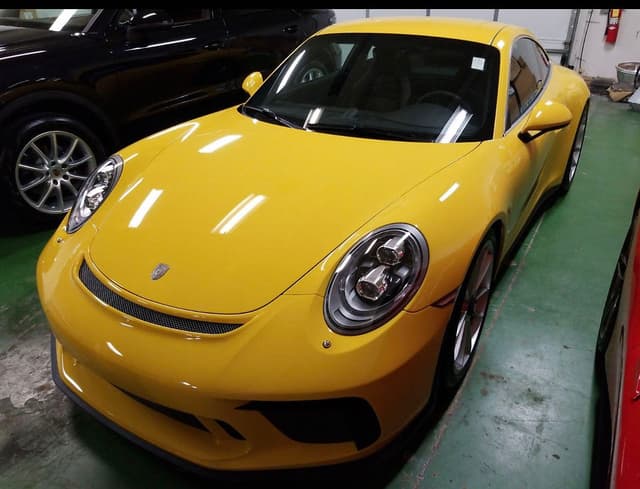 2018 Porsche 911 GT3 Touring in Exterior in Custom Color Non-Metallic — photo 2
