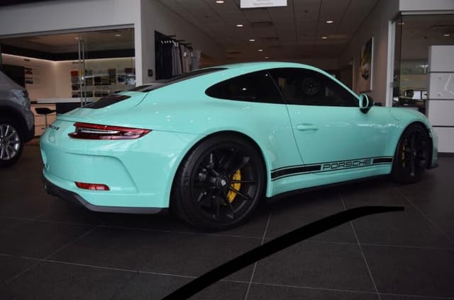 2018 Porsche 911 GT3 Touring in Exterior in Custom Color Non-Metallic — photo 4