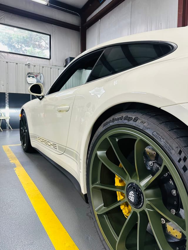 2018 Porsche 911 GT3 Touring in Exterior in Custom Color Non-Metallic — photo 2