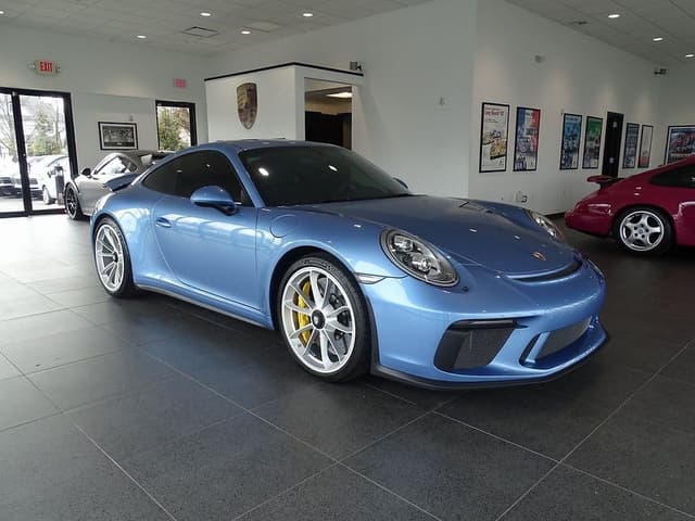 2018 Porsche 911 GT3 Touring in Exterior in Custom Color Metallic — photo 3