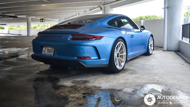 2018 Porsche 911 GT3 Touring in Exterior in Custom Color Metallic — photo 5