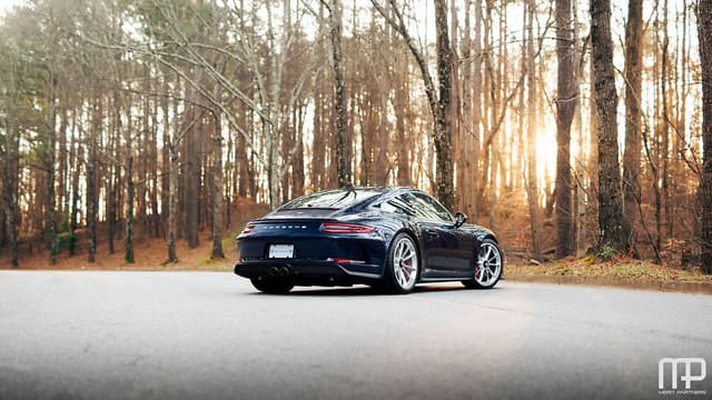 2018 Porsche 911 GT3 Touring in Exterior in Custom Color Non-Metallic — photo 3