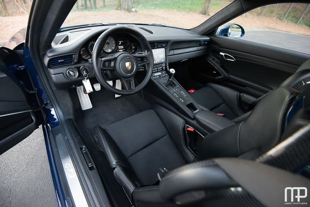 2018 Porsche 911 GT3 Touring in Exterior in Custom Color Non-Metallic — photo 4