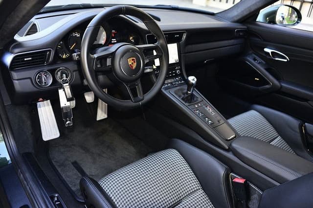 2018 Porsche 911 GT3 Touring in Exterior in Custom Color Metallic — photo 4