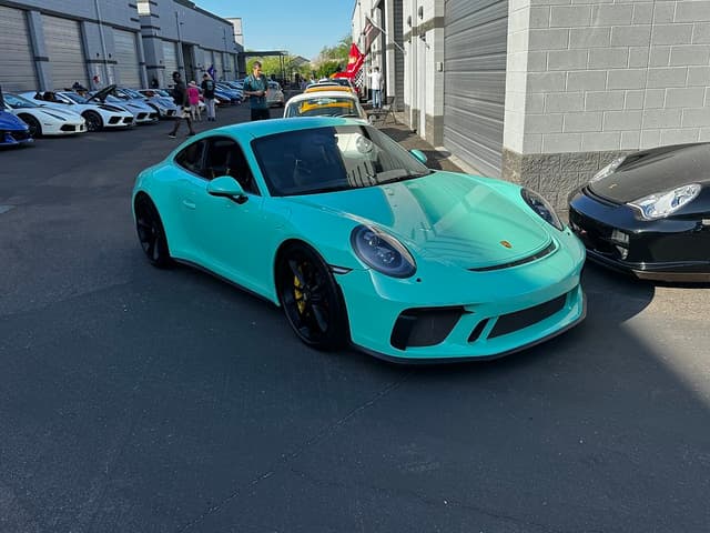 2018 Porsche 911 GT3 Touring in Exterior in Custom Color Non-Metallic — photo 3