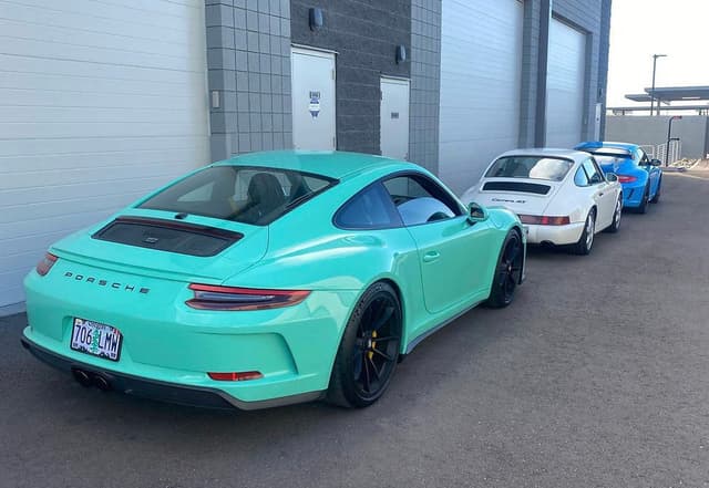 2018 Porsche 911 GT3 Touring in Exterior in Custom Color Non-Metallic — photo 4