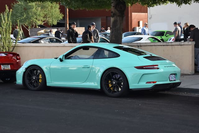 2018 Porsche 911 GT3 Touring in Exterior in Custom Color Non-Metallic — photo 7