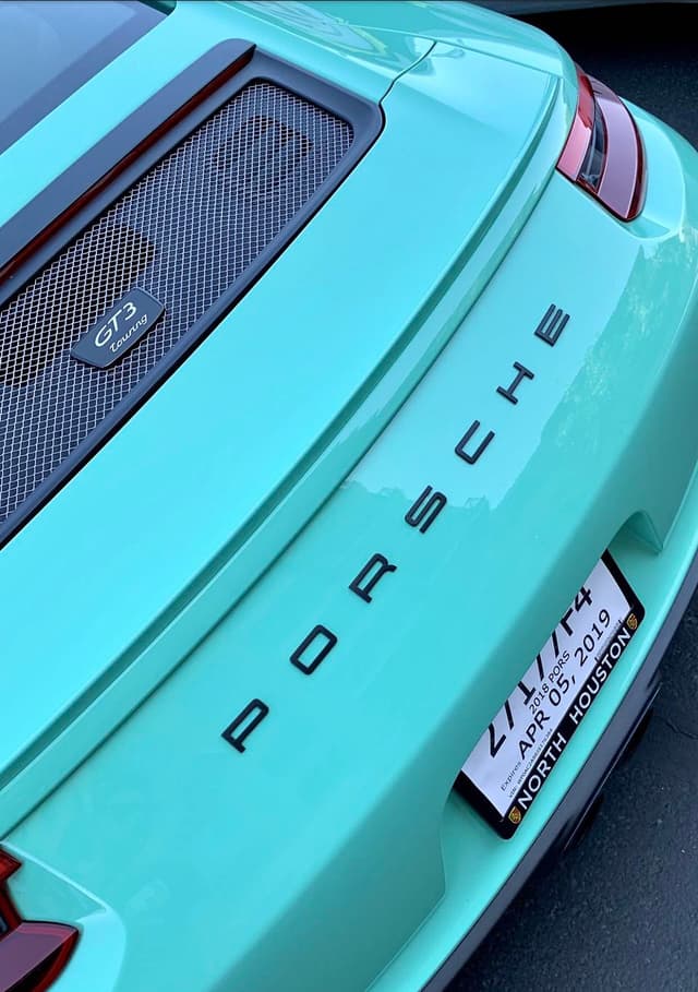 2018 Porsche 911 GT3 Touring in Exterior in Custom Color Non-Metallic — photo 10
