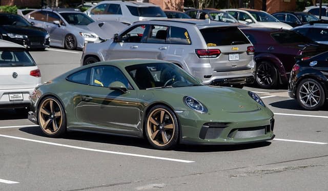 2018 Porsche 911 GT3 Touring in Exterior in Custom Color Non-Metallic — photo 2