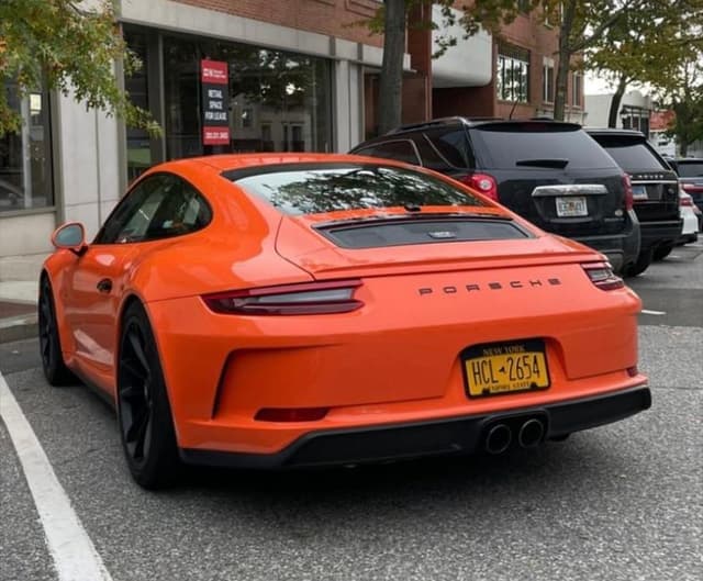 2018 Porsche 911 GT3 Touring in Exterior in Custom Color Non-Metallic — photo 2