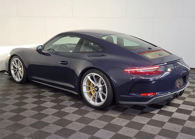 2018 Porsche 911 GT3 Touring in Exterior in Custom Color Non-Metallic — photo 5