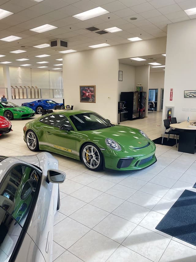 2018 Porsche 911 GT3 Touring in Exterior in Custom Color Non-Metallic — photo 4