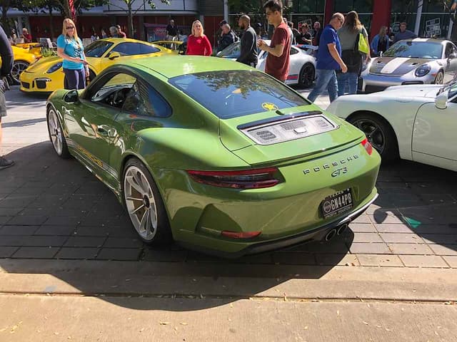 2018 Porsche 911 GT3 Touring in Exterior in Custom Color Non-Metallic — photo 6