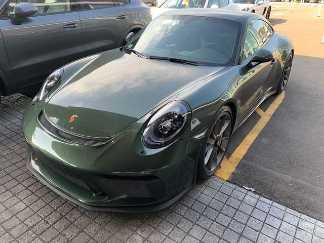2018 Porsche 911 GT3 Touring in Exterior in Custom Color Metallic — photo 4