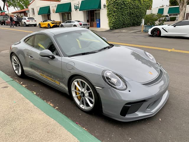 2019 Porsche 911 GT3 Touring in Exterior in Custom Color Non-Metallic — photo 5