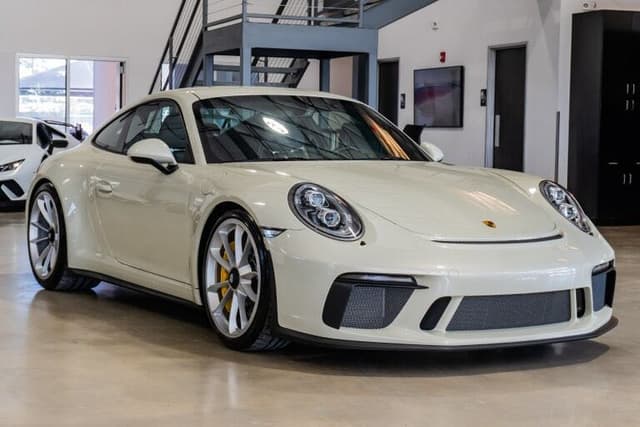 2018 Porsche 911 GT3 Touring in Exterior in Custom Color Metallic — photo 4