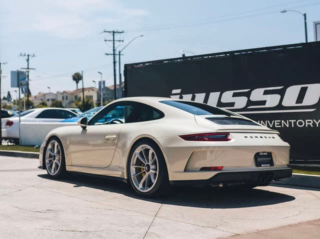 2018 Porsche 911 GT3 Touring in Exterior in Custom Color Metallic — photo 5