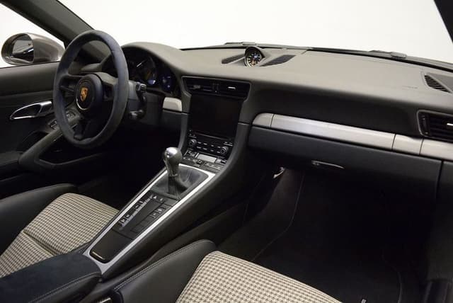 2018 Porsche 911 GT3 Touring in Exterior in Custom Color Non-Metallic — photo 4