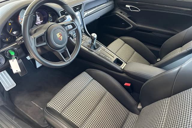 2018 Porsche 911 GT3 Touring in Exterior in Custom Color Non-Metallic — photo 5